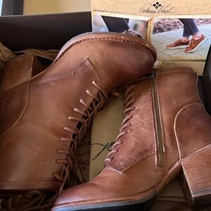 Patricia Nash Women's Tan Lace Up Leather Boots